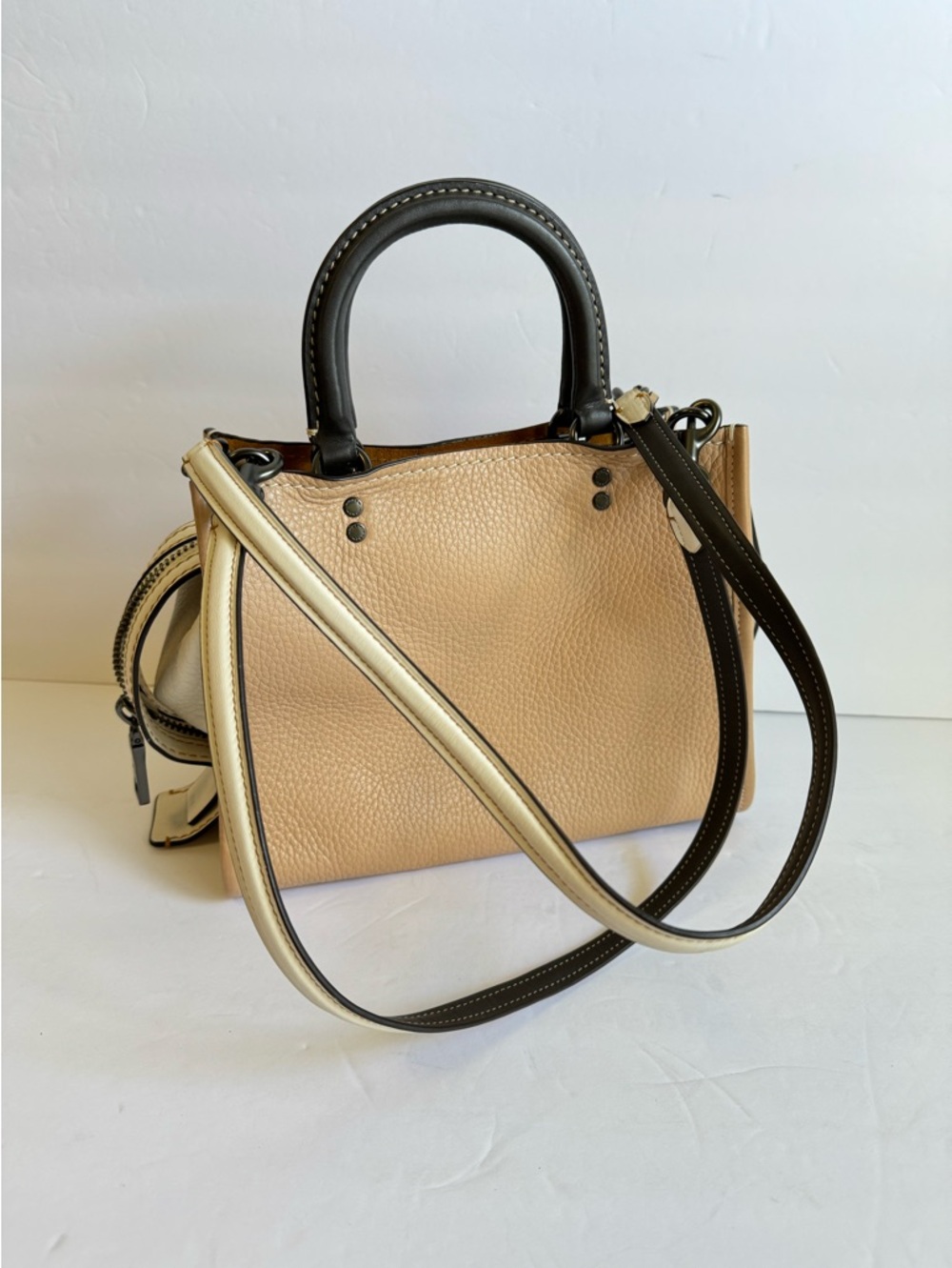 COACH 1941 Rogue 25: Two-Tone in Beige and Black - Picture 3 of 16